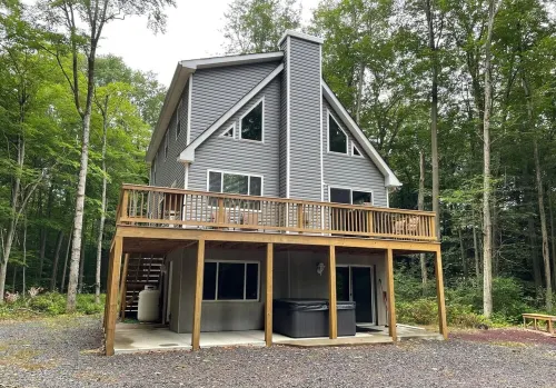 Pocono Chalet,2 Acres,Hot Tub,Pool Table,Firepit,Gas Fireplace,A/C,Pets OK