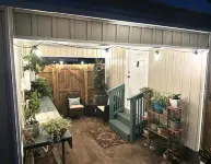 Downtown cottage 7 miles from beach