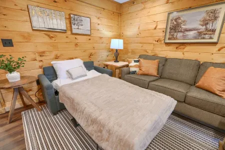 New+ Updated. Hot Tub. Near Trails. Game Room. Firepit. Secluded 8 Acres