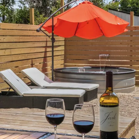 The Craftsman on Clay-4 Blocks to Silos-Backyard Retreat-Hot Tub and Cowboy Pool