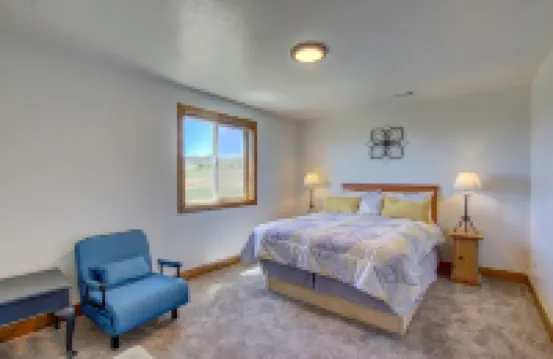 10Bedroom 6 bath Lakeview Retreat with Year-Round Hot Tub & Unique Entertainment