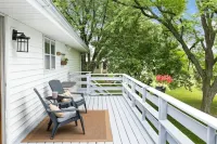 Lake views and minutes from Lawsonia Golf Course and downtown Green Lake.
