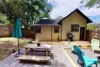 1920s bungalow near river, 8 min to DT AVL!