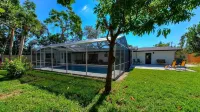 Newly Remodeled! Pool home near Siesta Beach! - 3 ดาว