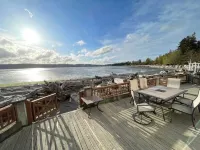 Camano Island Retreat - Right on Sandy Beach