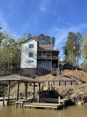 Spacious family lake house and game day retreat on beautiful Lake Martin Alabama