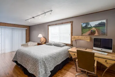Parkway House - PICKLEBALL COURT- Dog Friendly  - Basketball - FAMILY PERFECT Hotels near Eastern Washington University JFK Memorial Library