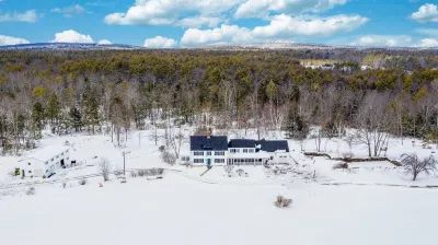 Bright & Sunny 2 room suite w/private bath- Unit 2-Abbott Brook Inn