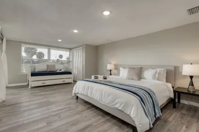 GolfFront 4 Bed/3Bath Renovated Pool Home Sleeps14 Hotel dekat CITA Rescue Mission