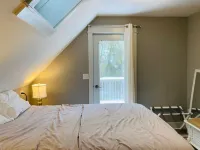 Family friendly!  Walk to Fishtown, beaches, shops and restaurants.