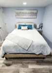 A Cozy and Modern Apartment in Northwest DC - Free Private Parking Hotel dekat Walden Commons