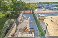 Modern Luxury Loft in Historic Downtown Gallatin Hotels in Gallatin