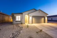 Cozy Family-Friendly 3BR2BA Home with Enclosed Backyard