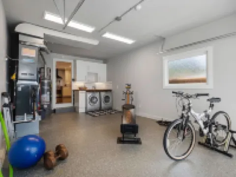 Central Location Close to Sea and Downtown 3 b 2b & Outdoor Living and Hot Tub! Hotels in Burien