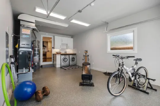 Gorgeous Family Home with Cozy Fireplaces and Hot Tub Minutes to Sea Airport