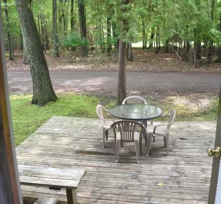 Classic and Affordable Lake Home, WWII Display, Canoe, Deck, Quiet Neighborhood