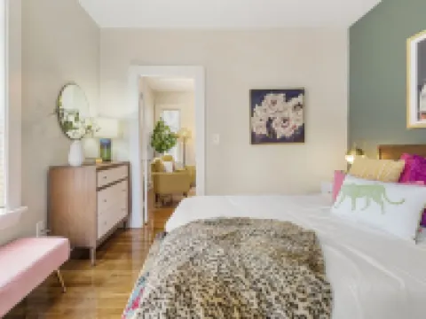 Artful Escape • Minutes to Salem, Beach and Train to Boston • Private Parking ビバリーのホテル