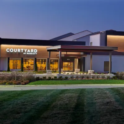 Courtyard Indianapolis Castleton Hotels near Keystone Mall