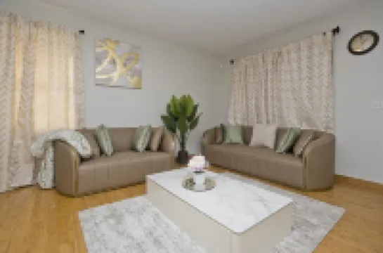 Cozy 3-bedroom Duplex2 in beautiful Springfield with WiFi, central AC