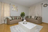 Cozy 3-bedroom Duplex2 in beautiful Springfield with WiFi, central AC Hotels in Springfield