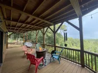 Luxe Mountain getaway only 15 minutes from the city! - Chalets