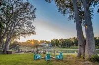 Guadalupe River Oasis-Pool Table-Shuffle Board-5 Bedrooms-Sleeps 12!