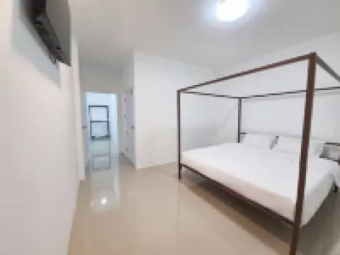 Wicket White Villa Hotels in Photharam