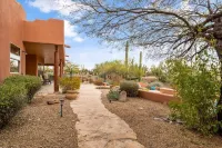 Private Desert Oasis W/Southwestern Design!