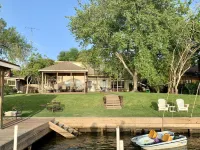 5-bedroom vacation home waterfront on Lake Conroe