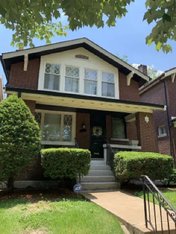 World’s Fair Charm -Two Story 3 bdrm Hotels near The Cathedral Basilica of St. Louis