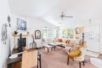 WARM AND INVITING, PEACEFUL No steps, Wide doorways , Recliner, Garage