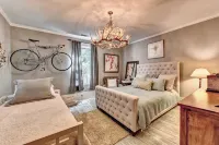 King St Retreat- Pvt Pool, Bball, Ping Pong, Pets OK