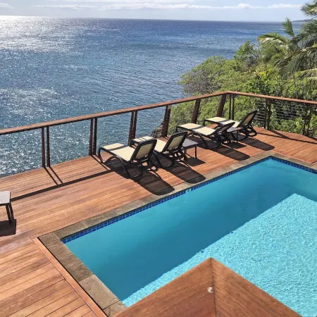 STUNNING OCEANFRONT PENTHOUSE 2Bd/2Ba *Fully Renovated, Pool * Poipu Palms Koloa