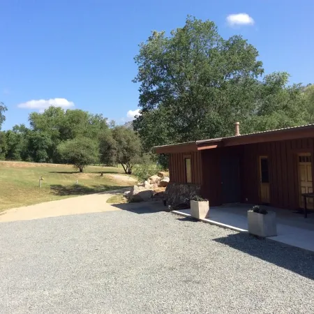 Private, upscale, riverfront cabin, sleeps 6; amazing amenities to dazzle
