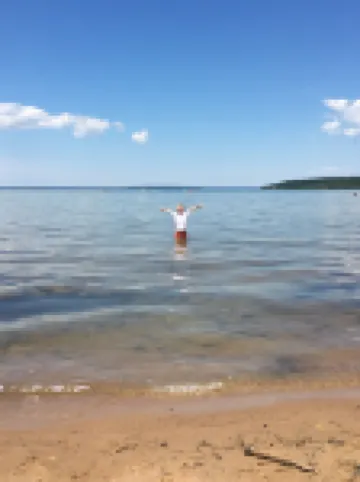 Sidell's Sturgeon River Log Cabin - Bonfire Pit, WiFi, Biking Trails, Rafting