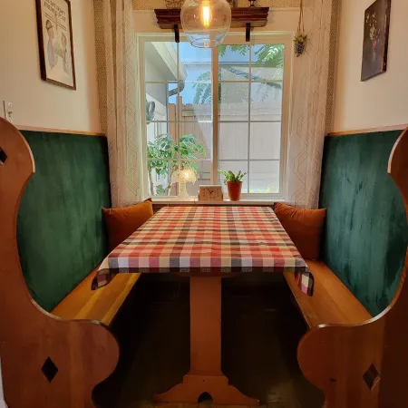 Heart of Eugene ~ Cozy Vintage Home/2 min to UO