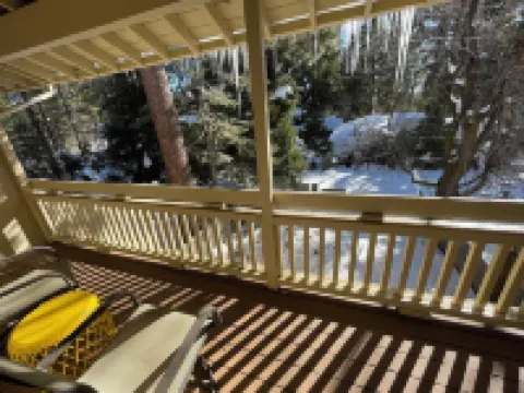 3BR apt. with WiFi BBQ Smart TVs close to Lake Tahoe, boat launch, biking trails Hotels in Dollar Point
