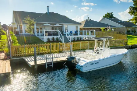 Right Outside of New Orleans - Amazing Family-Friendly 4BR Waterfront Home