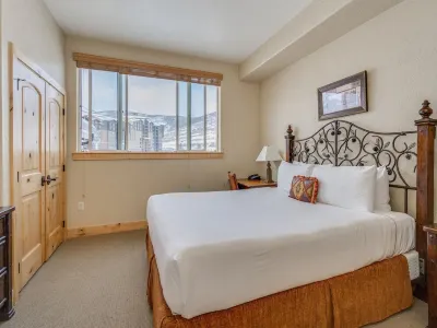 RARE! Park City Canyons Penthouse w/ Loft & TWO MASTER BEDROOMS! Pool, HT, gym Các khách sạn gần Outlets Park City