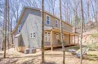 Stylish Cabin within a mile of Town Square