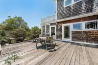 Secluded 7000sq foot  home 5 minutes from the beach and 15 minutes from Newport!