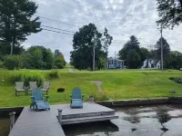 5 Minutes to Peek n Peak, on Site Private Hot Tub, Large Private Yard
