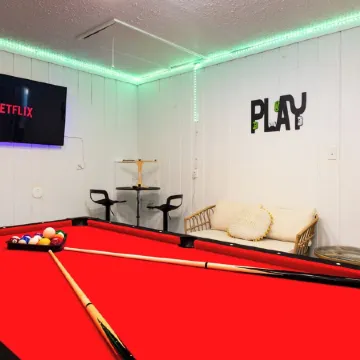 Grand Retreat/5 Bedrooms/Game Room