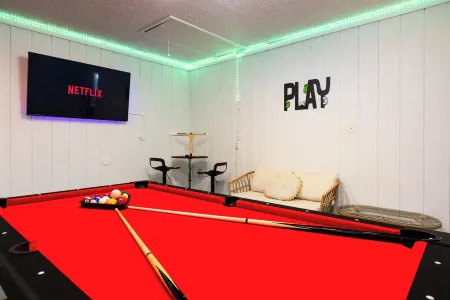 Grand Retreat/5 Bedrooms/Game Room