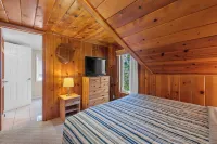 Waterfront w/ Private Pier! Excellent Fishing Year Round! Sunsets & Swimming Hotels in Lake Ripley