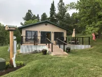 Peaceful, Private, Quiet And Luxurious Cabin On 15 Acres Surrounded by Forest Hoteles en South Lawrence