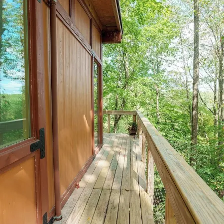 2-Person Romantic Treehouse Getaway in Hocking Hills, Ohio Отели в г. Хокинг