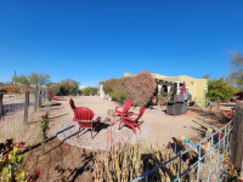 Cave Creek Southwest hospitality sleeps 12