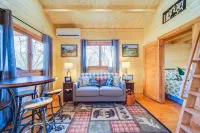 Charming 2-bedroom cottage with AC, WiFi in welcoming Waynesville