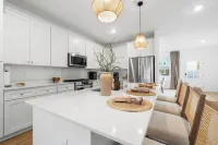 Bakersfield New NW Home – Fully Furnished & Ready. Upscale + Kitchen Amenities Hotels in Shafter